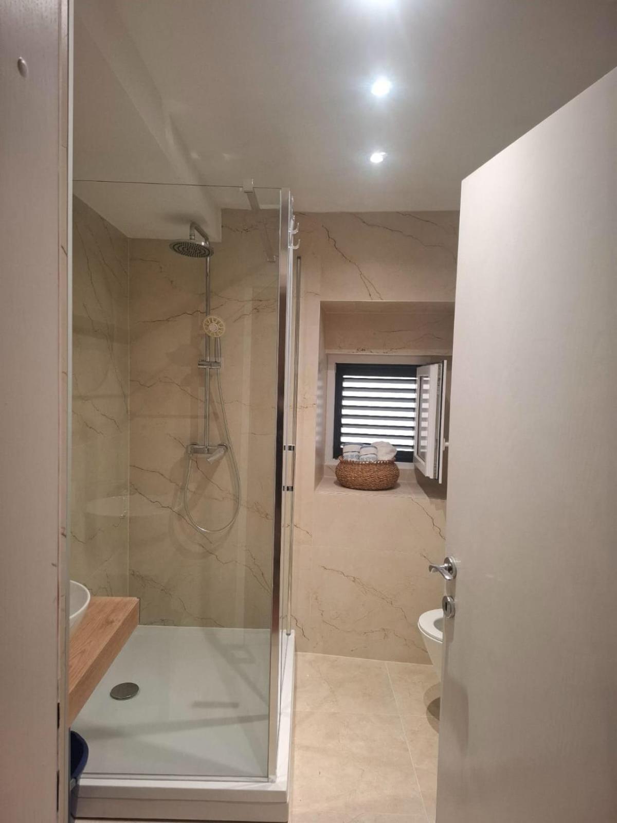 Daloro Suite Split Exterior photo
